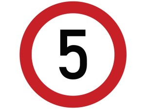 Naklejka laminowana limit prędkości 5 km/h- czerwona obwódka