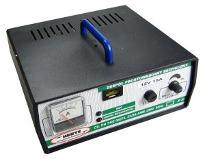 Prostownik wzmocniony 12V/15A Hertz