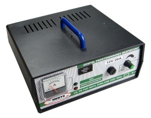Prostownik wzmocniony 12V/20A Hertz